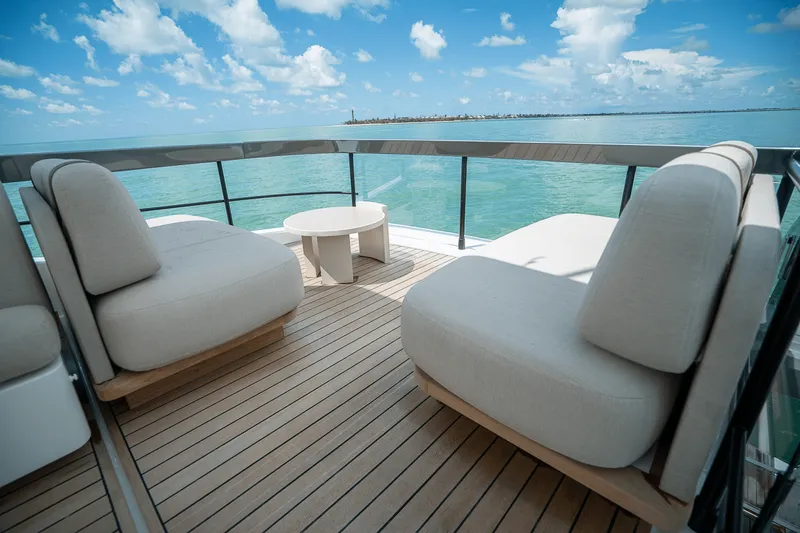 Slide: The Image of Azimut Fly 62 2026 - 8