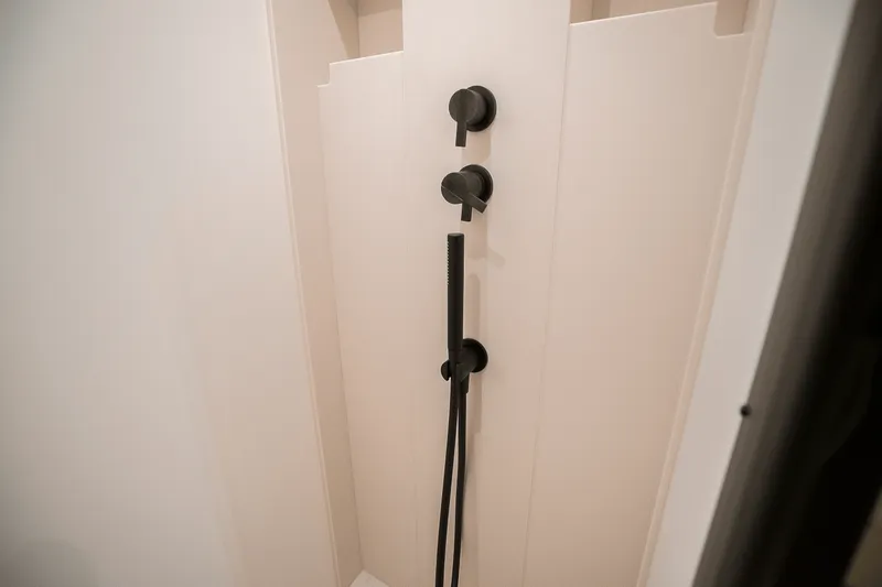 Slide: The Image of Azimut Fly 62 2026 - 87