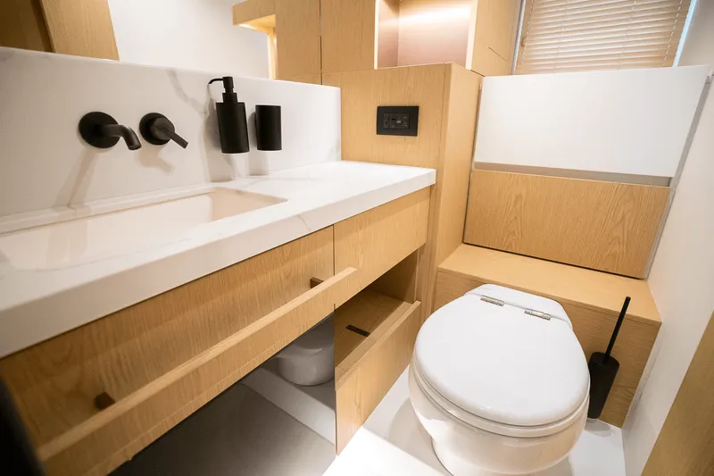 Slide: The Image of Azimut Fly 62 2026 - 89