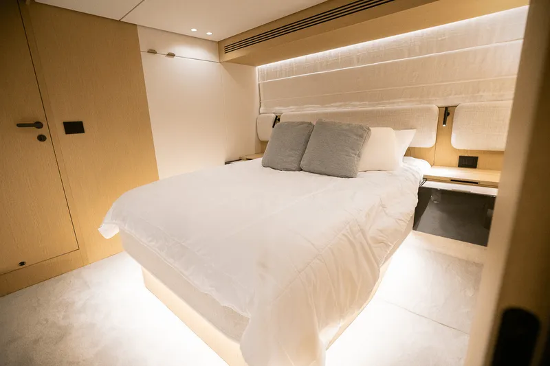 Slide: The Image of Azimut Fly 62 2026 - 91