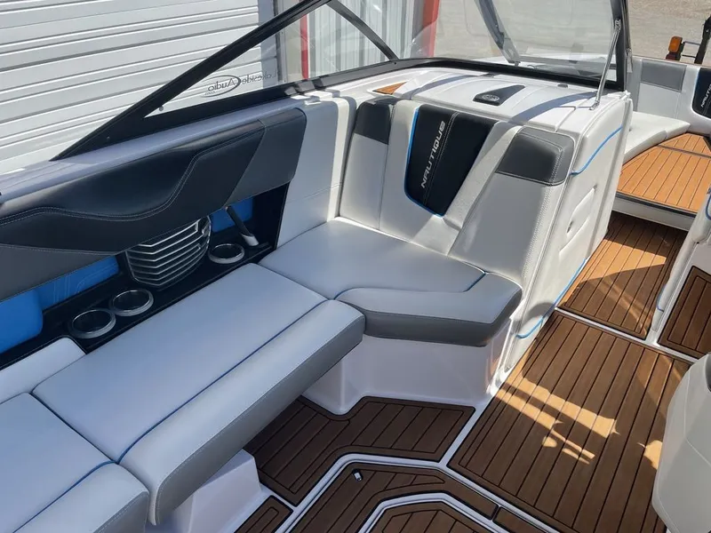 Slide: The Image of Nautique G25 2013 - 12