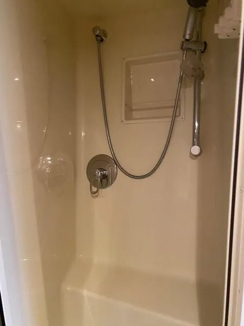 Slide: The Image of Shower area in a 2003 Viking 50 Open yacht. - 39