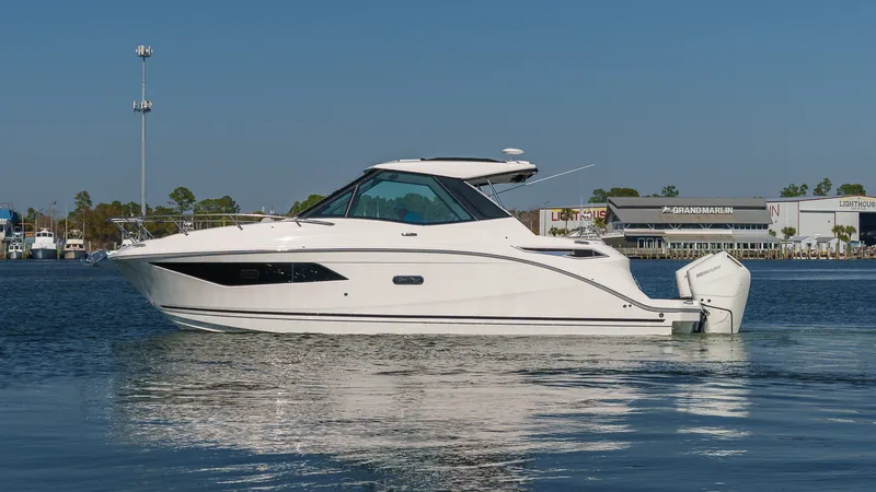 The Image of Sea Ray Sundancer 320 Outboard 2026 - 0