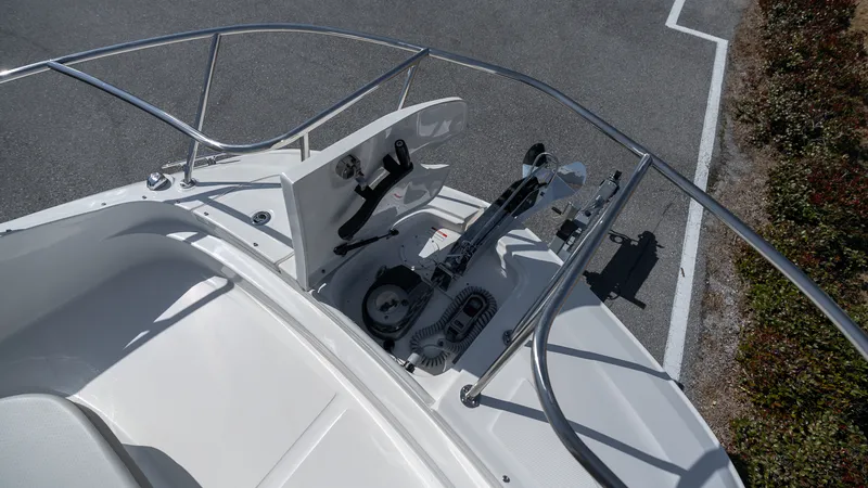 Slide: The Image of Sea Ray Sundancer 320 Outboard 2026 - 10