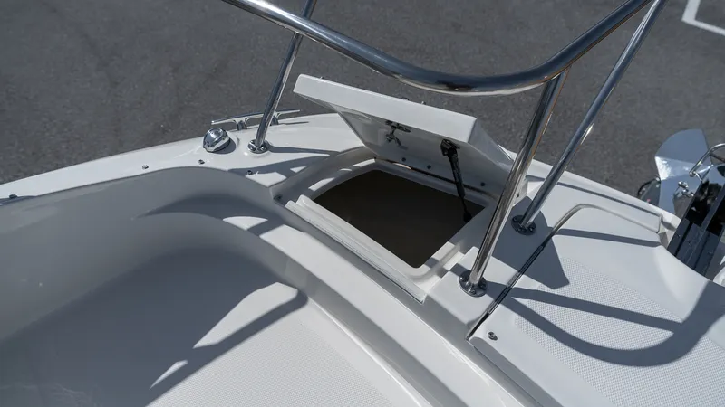 Slide: The Image of Sea Ray Sundancer 320 Outboard 2026 - 12