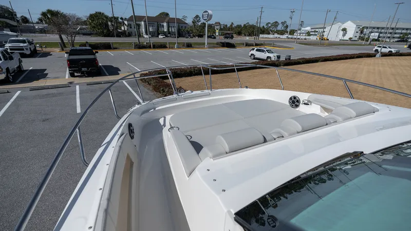 Slide: The Image of Sea Ray Sundancer 320 Outboard 2026 - 13