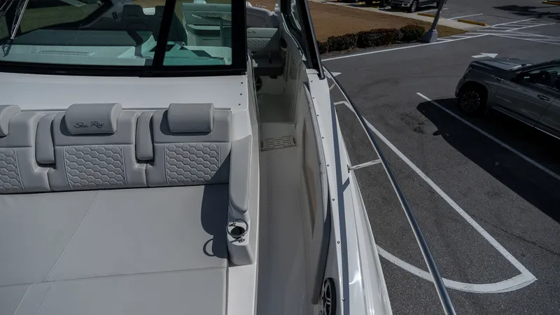 Slide: The Image of Sea Ray Sundancer 320 Outboard 2026 - 16