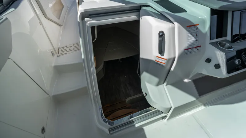 Slide: The Image of Sea Ray Sundancer 320 Outboard 2026 - 22