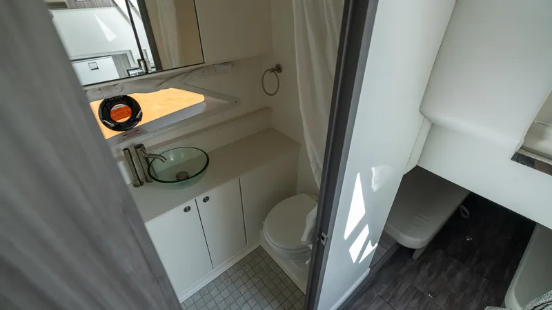 Slide: The Image of Sea Ray Sundancer 320 Outboard 2026 - 28