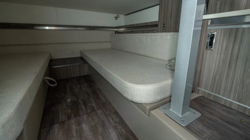 Slide: The Image of Sea Ray Sundancer 320 Outboard 2026 - 33