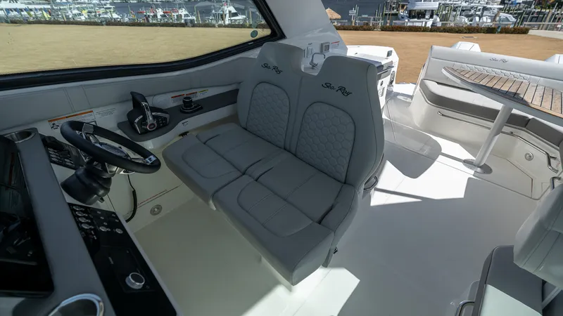 Slide: The Image of Sea Ray Sundancer 320 Outboard 2026 - 38
