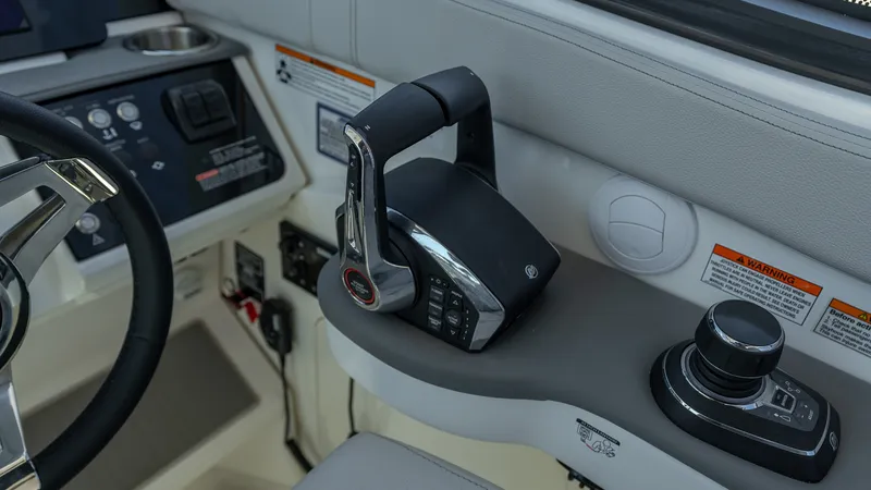 Slide: The Image of Sea Ray Sundancer 320 Outboard 2026 - 46