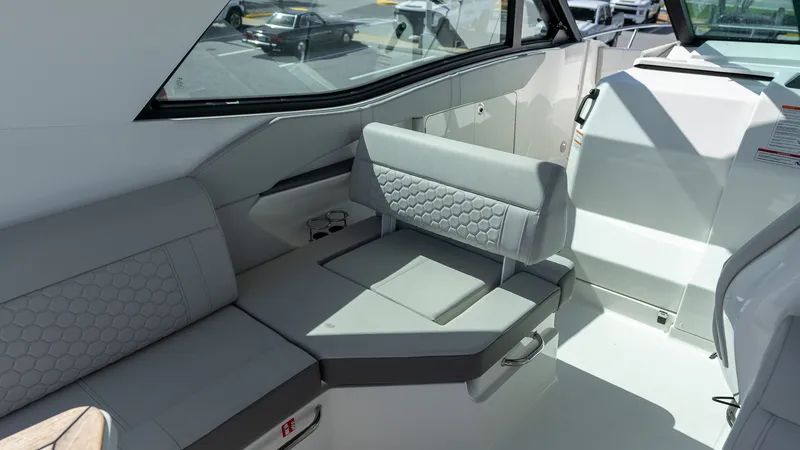 Slide: The Image of Sea Ray Sundancer 320 Outboard 2026 - 49