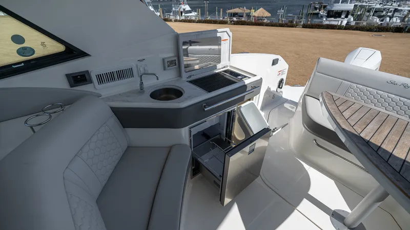 Slide: The Image of Sea Ray Sundancer 320 Outboard 2026 - 52