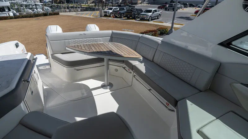 Slide: The Image of Sea Ray Sundancer 320 Outboard 2026 - 53