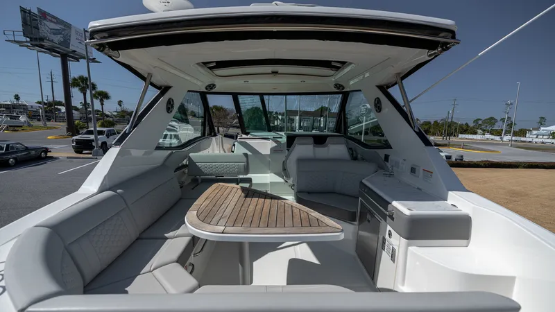 Slide: The Image of Sea Ray Sundancer 320 Outboard 2026 - 54