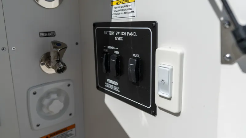 Slide: The Image of Sea Ray Sundancer 320 Outboard 2026 - 57