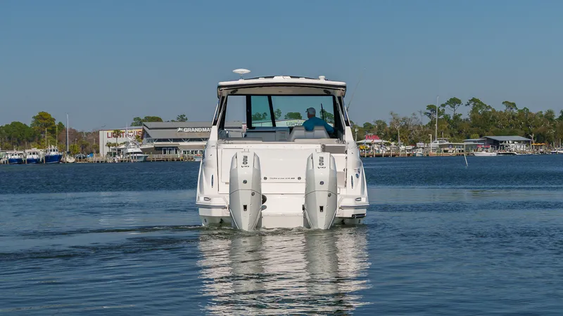 Slide: The Image of Sea Ray Sundancer 320 Outboard 2026 - 7