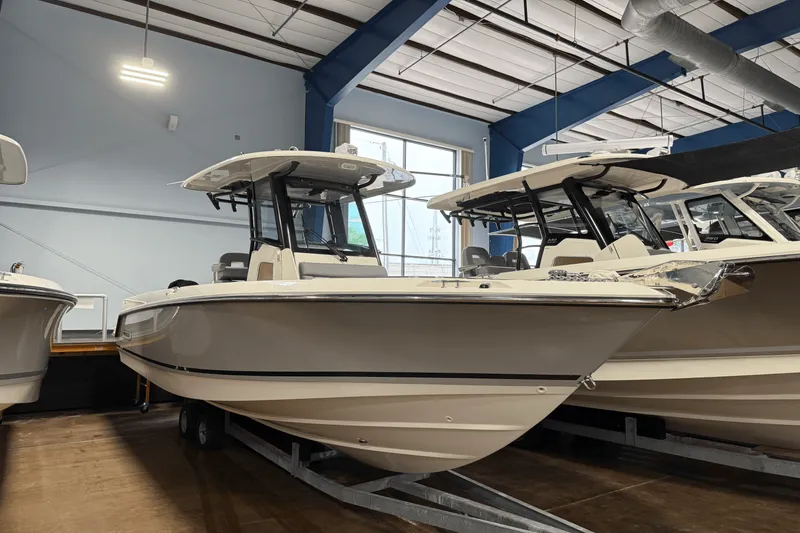 The Image of Boston Whaler 250 Outrage 2026 - 0