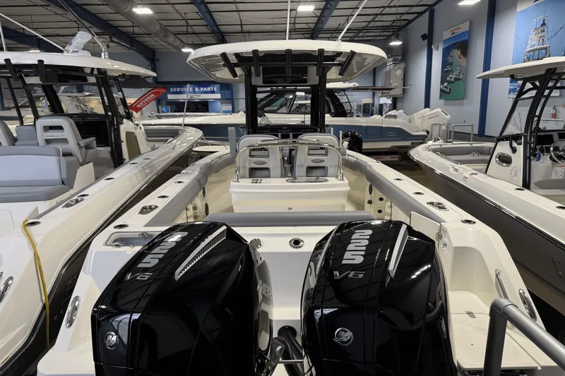 Slide: The Image of Boston Whaler 250 Outrage 2026 - 1