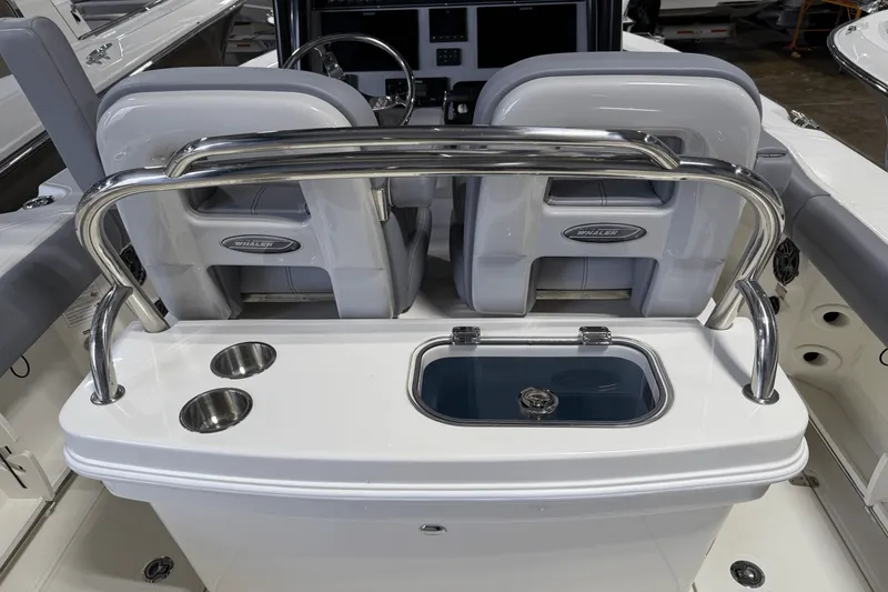 Slide: The Image of Boston Whaler 250 Outrage 2026 - 2