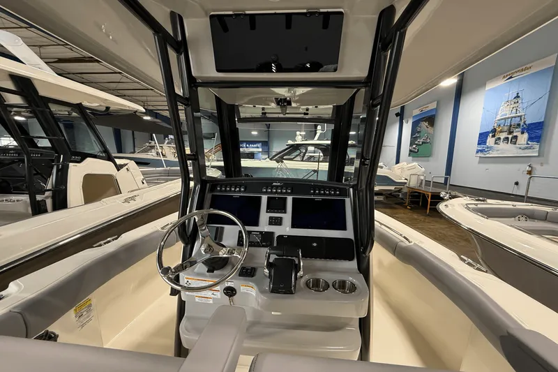 Slide: The Image of Boston Whaler 250 Outrage 2026 - 7