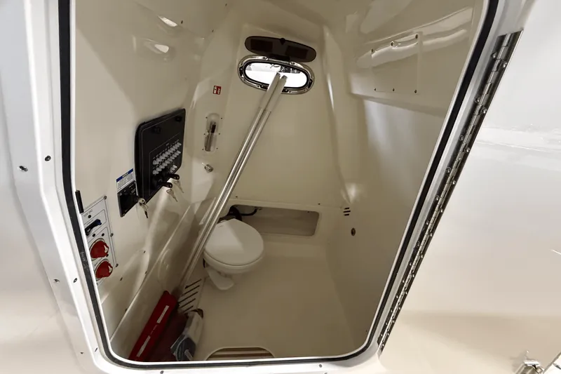 Slide: The Image of Boston Whaler 250 Outrage 2026 - 8