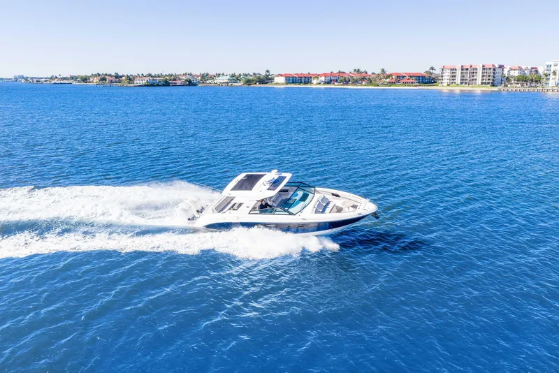 Slide: The Image of Sea Ray SLX 400 2023 - 15