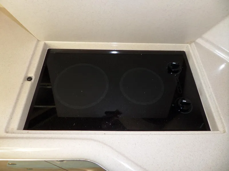 Slide: The Image of Built-in cooktop in the galley of a 2003 Sea Ray 380 Sundancer. - 41