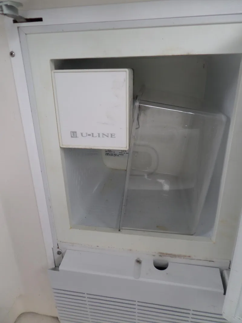 Slide: The Image of Sea Ray 380 Sundancer 2003 - 70