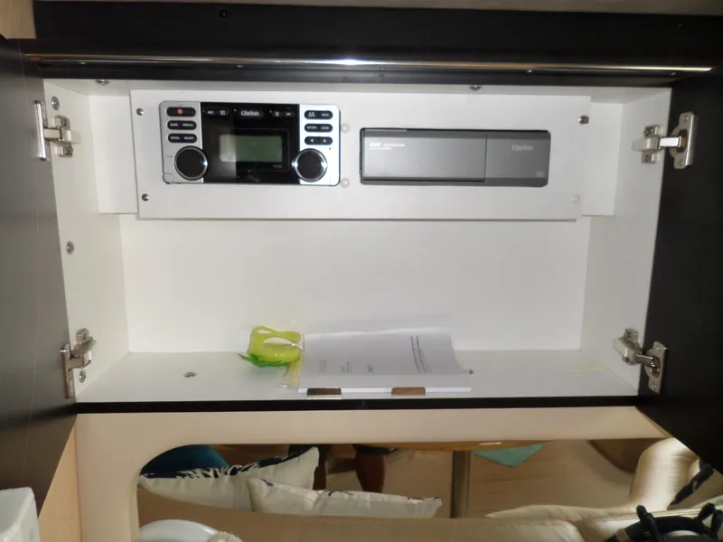 Slide: The Image of Sea Ray 380 Sundancer 2003 - 72