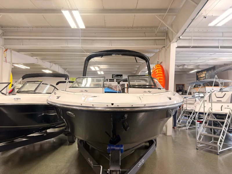 The Image of Sea Ray SPX 210 2026 - 2