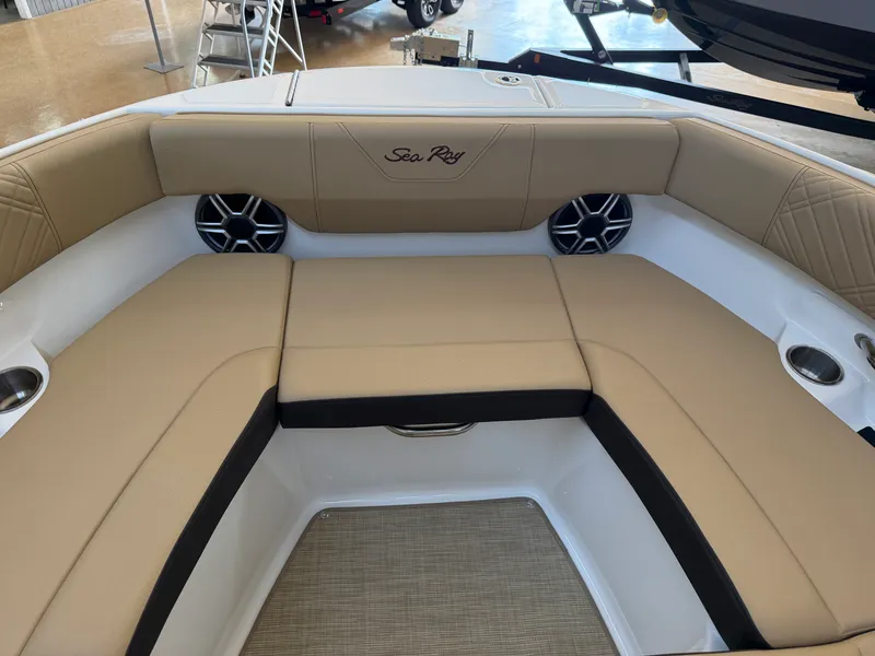 Slide: The Image of Sea Ray SDX 230 2026 - 52