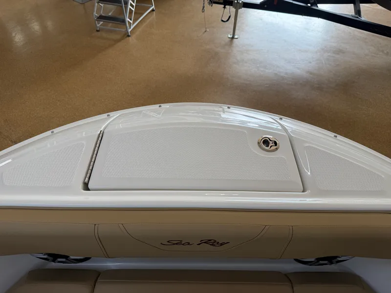 Slide: The Image of Sea Ray SDX 230 2026 - 58