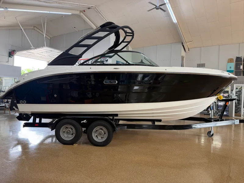 The Image of Sea Ray SDX 230 2026 - 0