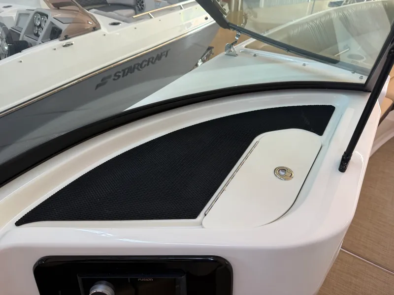 Slide: The Image of Sea Ray SDX 230 2026 - 39