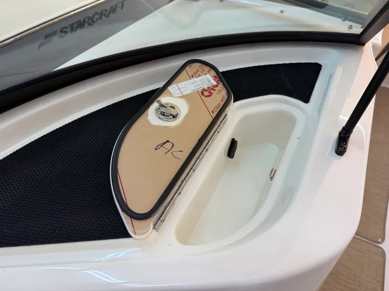 Slide: The Image of Sea Ray SDX 230 2026 - 40