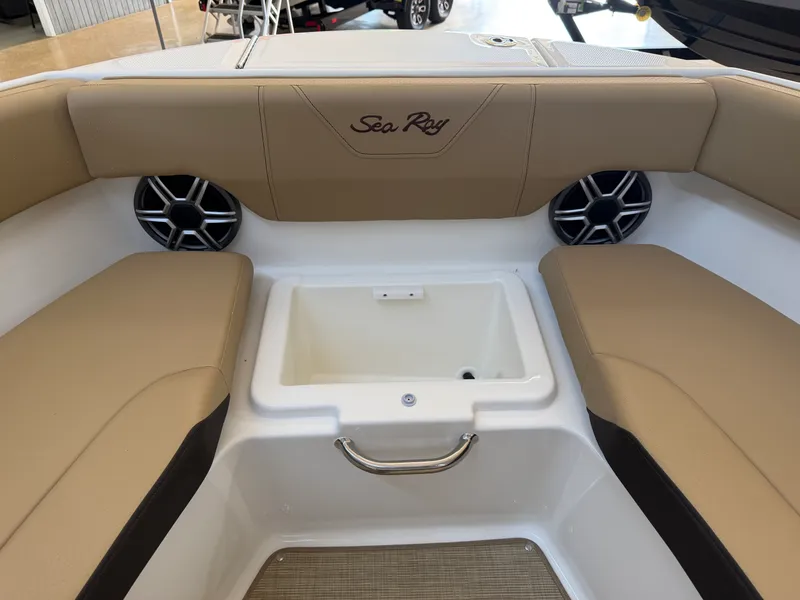 Slide: The Image of Sea Ray SDX 230 2026 - 53