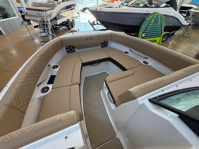 Slide: The Image of Sea Ray SDX 230 2026 - 49