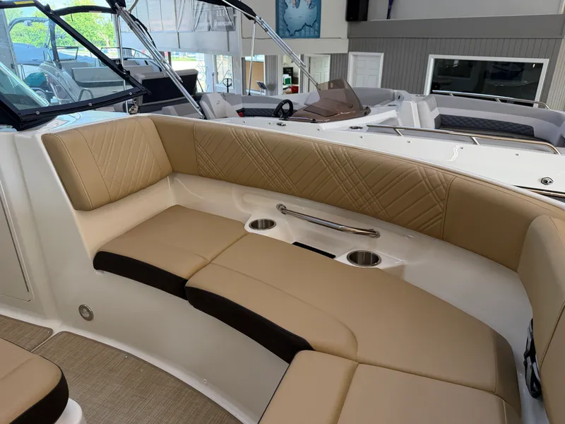Slide: The Image of Sea Ray SDX 230 2026 - 50