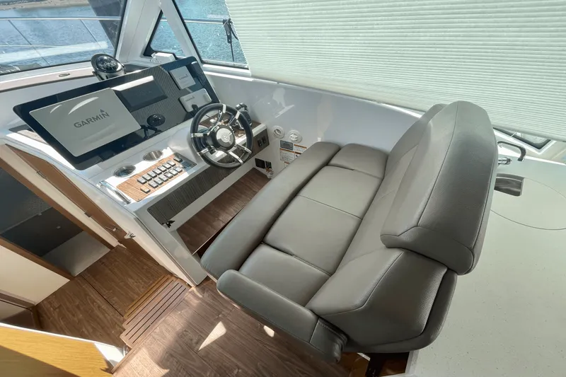Slide: The Image of Cruisers 41 CANTIUS 2015 - 13
