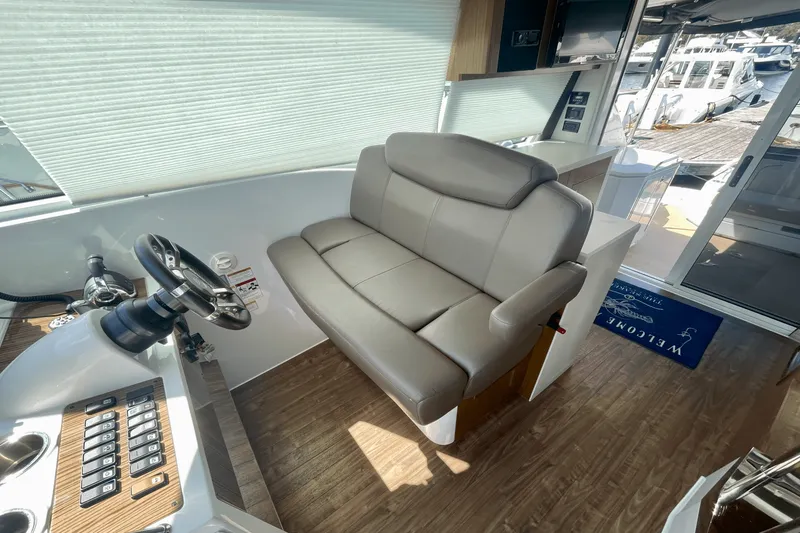Slide: The Image of Cruisers Yachts 41 CANTIUS 2015 - 18