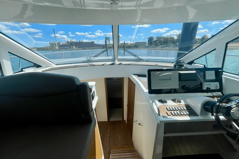 Slide: The Image of Cruisers Yachts 41 CANTIUS 2015 - 19