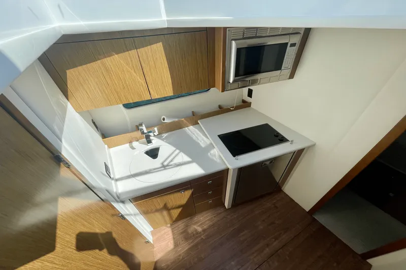 Slide: The Image of Cruisers Yachts 41 CANTIUS 2015 - 21