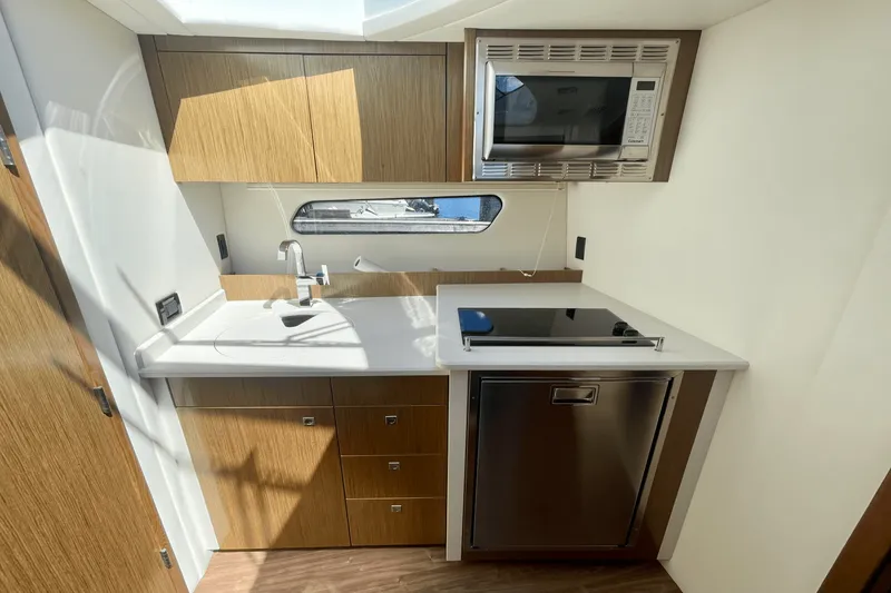 Slide: The Image of Cruisers Yachts 41 CANTIUS 2015 - 22