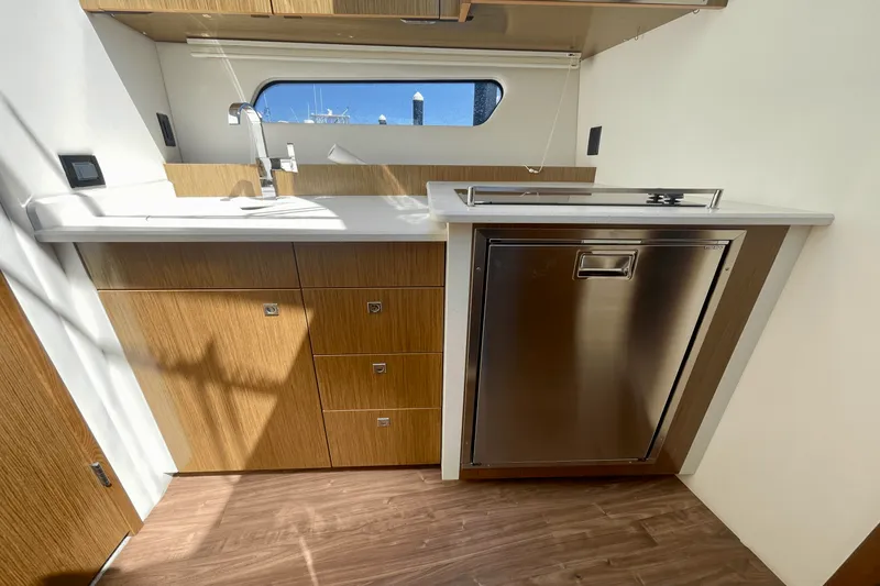 Slide: The Image of Cruisers Yachts 41 CANTIUS 2015 - 23