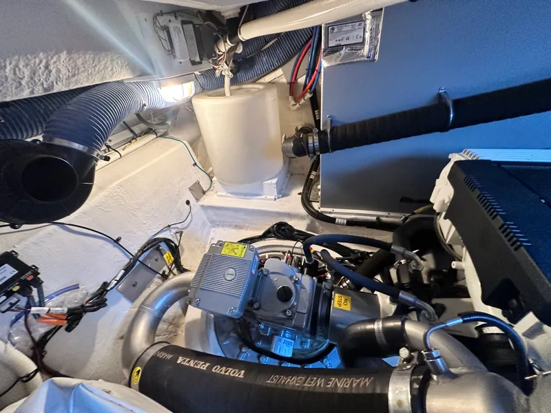 Slide: The Image of Cruisers Yachts 41 CANTIUS 2015 - 40