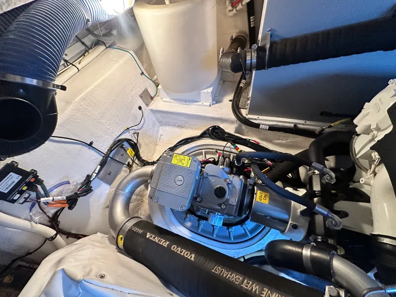 Slide: The Image of Cruisers Yachts 41 CANTIUS 2015 - 41