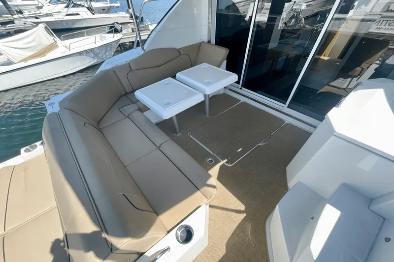 Slide: The Image of Cruisers Yachts 41 CANTIUS 2015 - 5