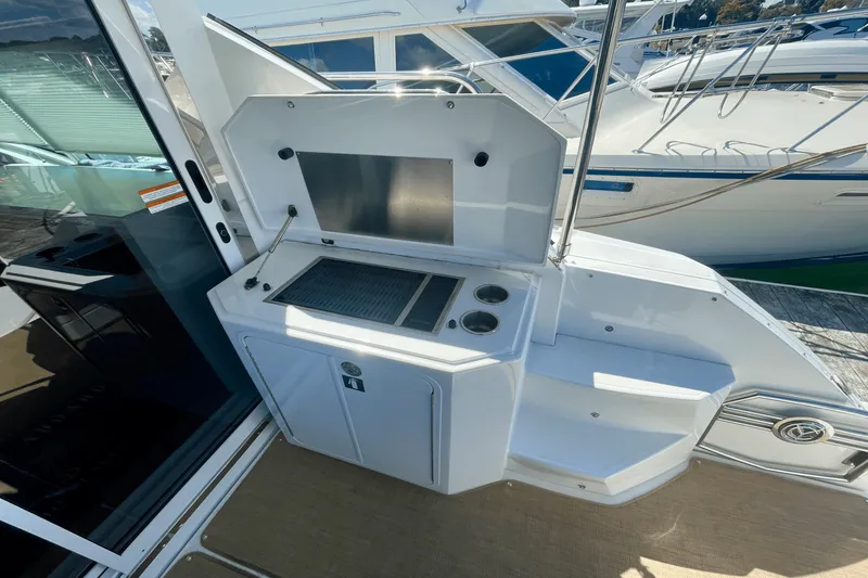 Slide: The Image of Cruisers Yachts 41 CANTIUS 2015 - 7